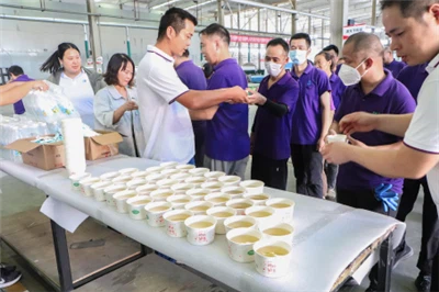 Vrućina u kolovozu i dalje traje, njega donosi osvježenje — dirljiva počast sindikata Lvwo zaposl...